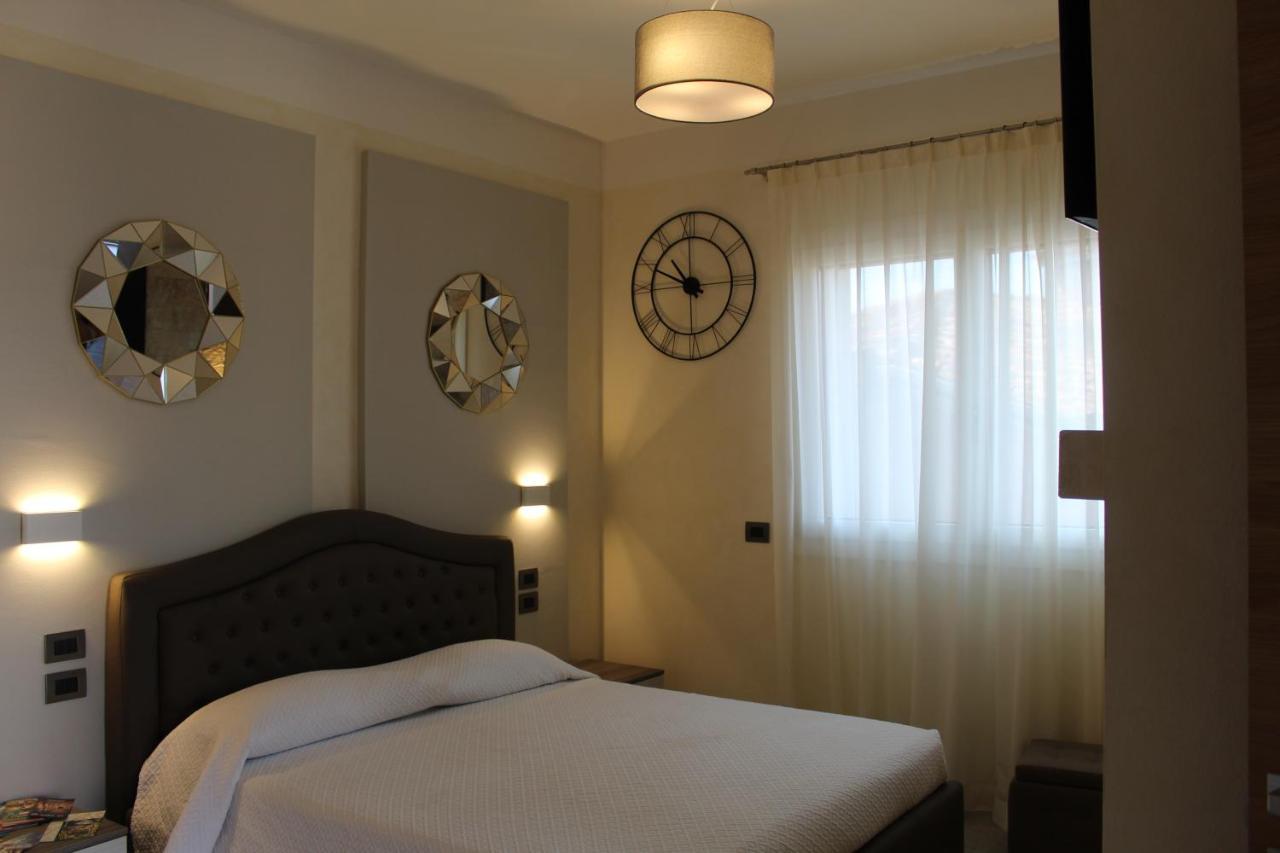 Villa Martina Luxury Rooms デセンツァーノ・デル・ガルダ エクステリア 写真