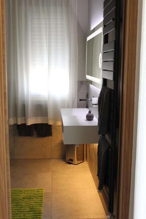 Villa Martina Luxury Rooms デセンツァーノ・デル・ガルダ エクステリア 写真