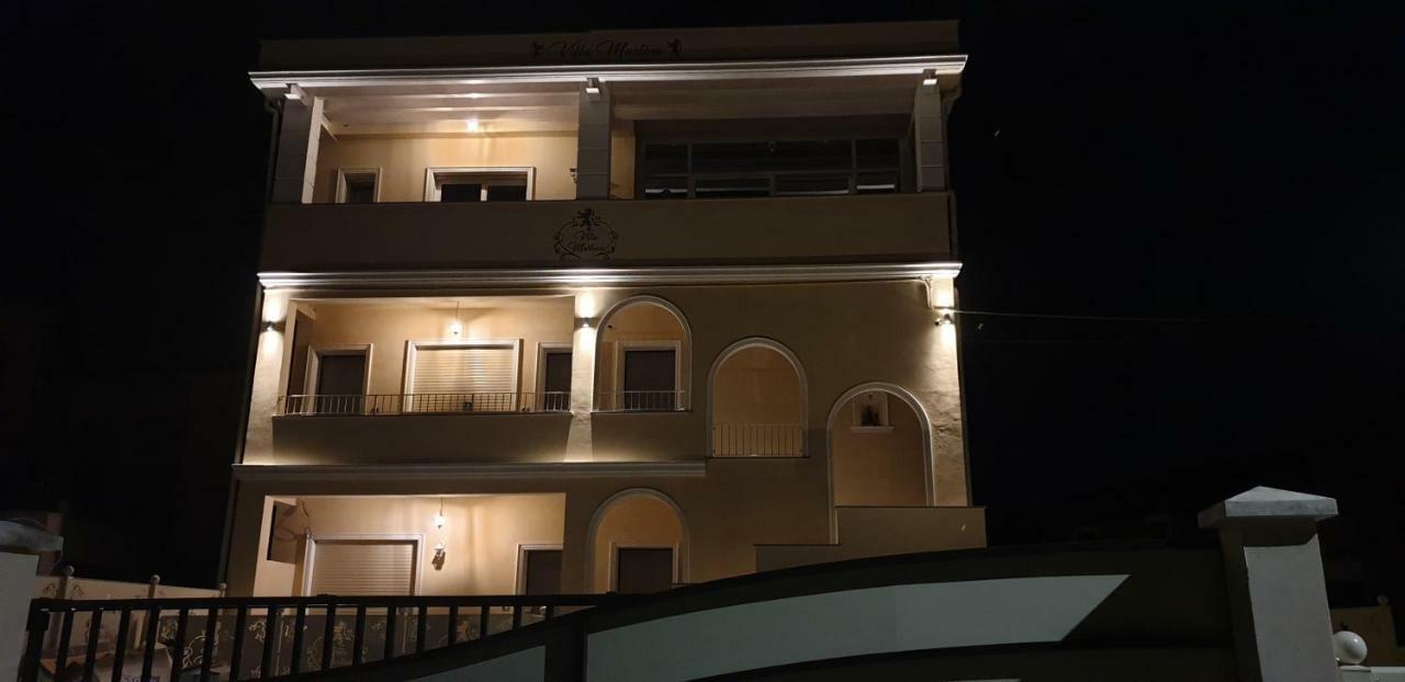 Villa Martina Luxury Rooms デセンツァーノ・デル・ガルダ エクステリア 写真