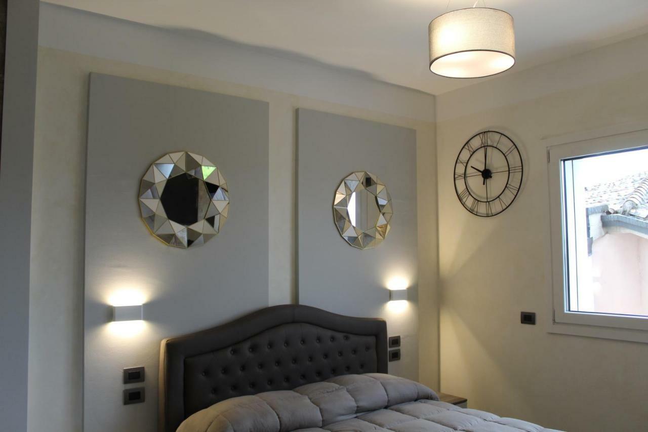 Villa Martina Luxury Rooms デセンツァーノ・デル・ガルダ エクステリア 写真