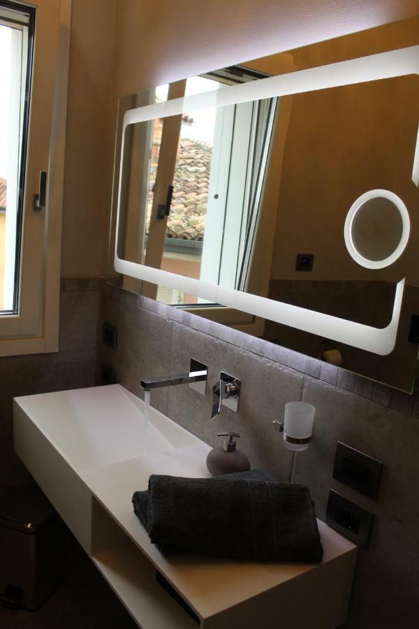 Villa Martina Luxury Rooms デセンツァーノ・デル・ガルダ エクステリア 写真