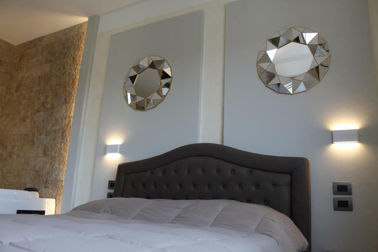 Villa Martina Luxury Rooms デセンツァーノ・デル・ガルダ エクステリア 写真
