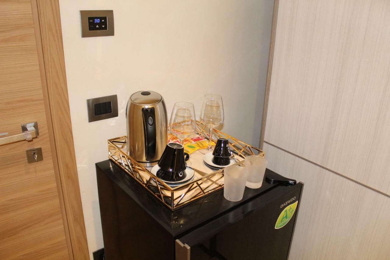 Villa Martina Luxury Rooms デセンツァーノ・デル・ガルダ エクステリア 写真